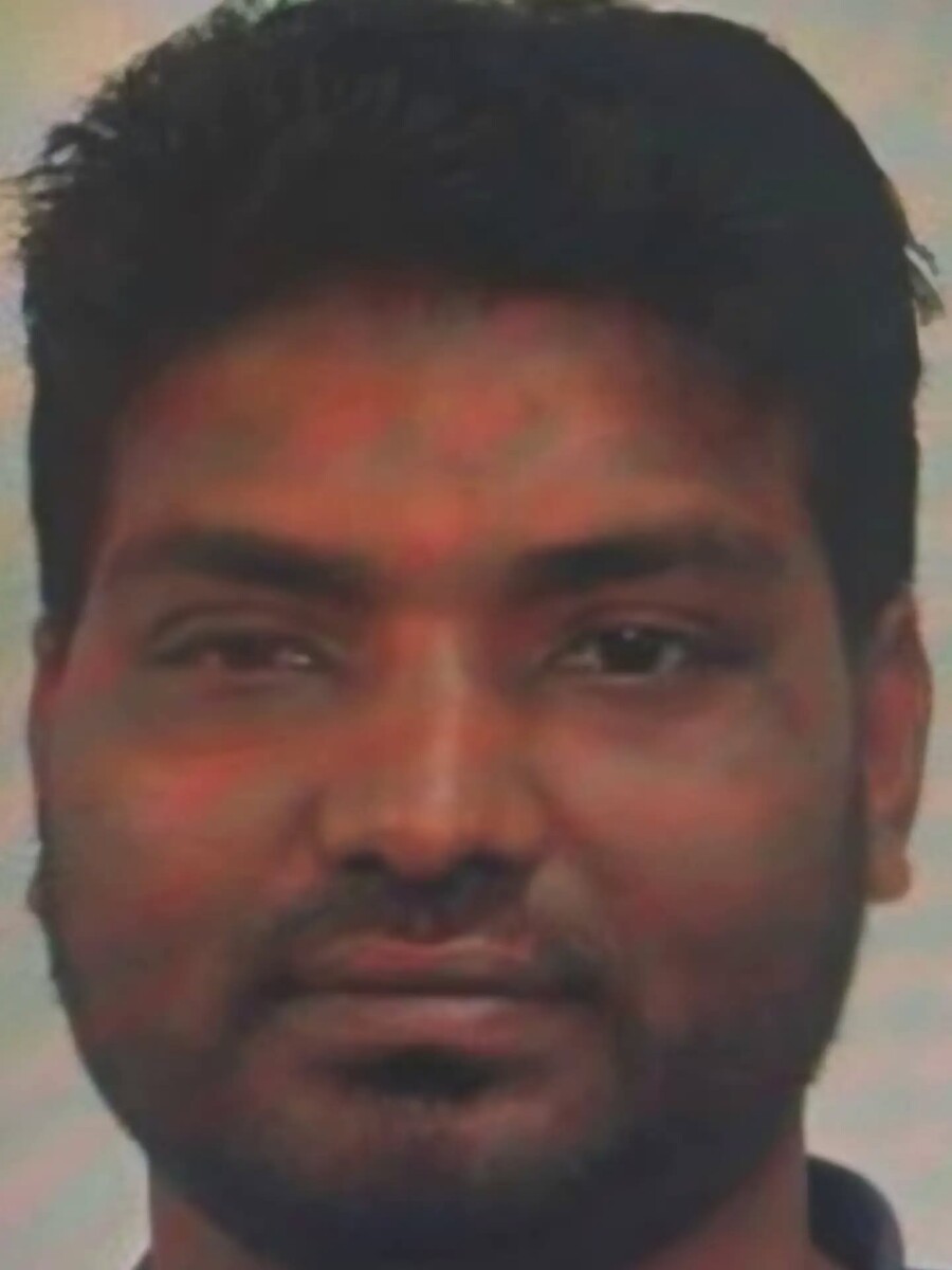 RICERCATO PER TRIPLICE OMICIDIO shahadat hossain bangaldesh