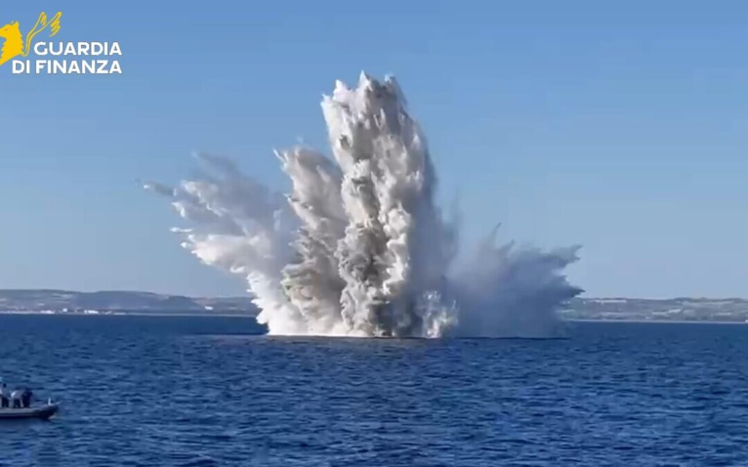 Bomba a largo di Civitavecchia fatta brillare dalla Finanza