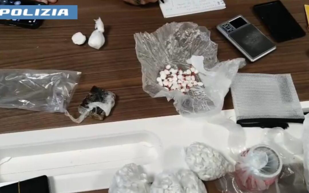 A “pesca” di droga sul comignolo del condominio: la scoperta della Polizia a Ostia