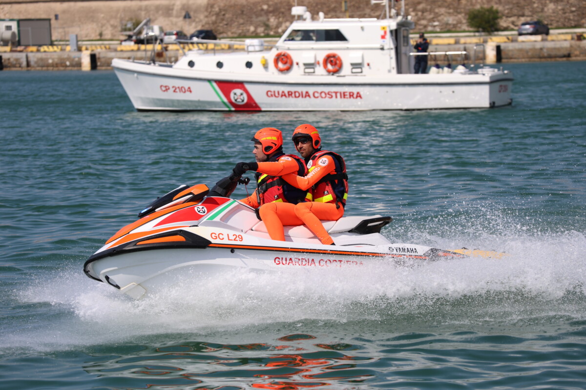guardia costiera idromoto moto d’acqua
