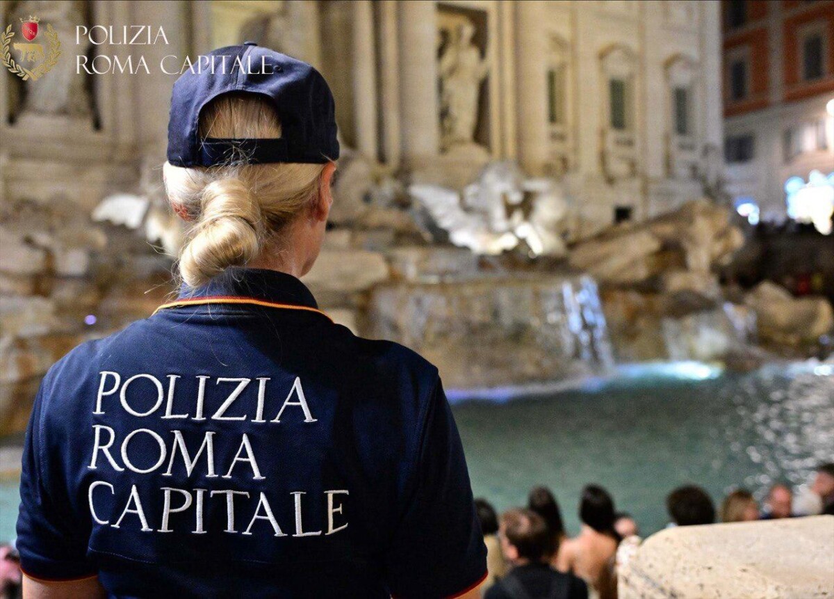 municipale roma capitale fontana trevi estate