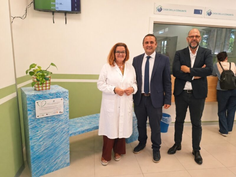 panchina tappi plastica asl roma 4 fondazione cariciv grazie AICS e con il suo responsabile nazionale ambiente Andrea Nesi (2)