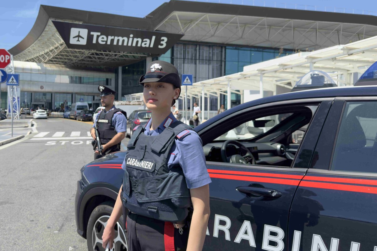 t3 controlli dei Carabinieri aeroporto Fiumicino (2) t3 controlli dei Carabinieri aeroporto Fiumicino (2)