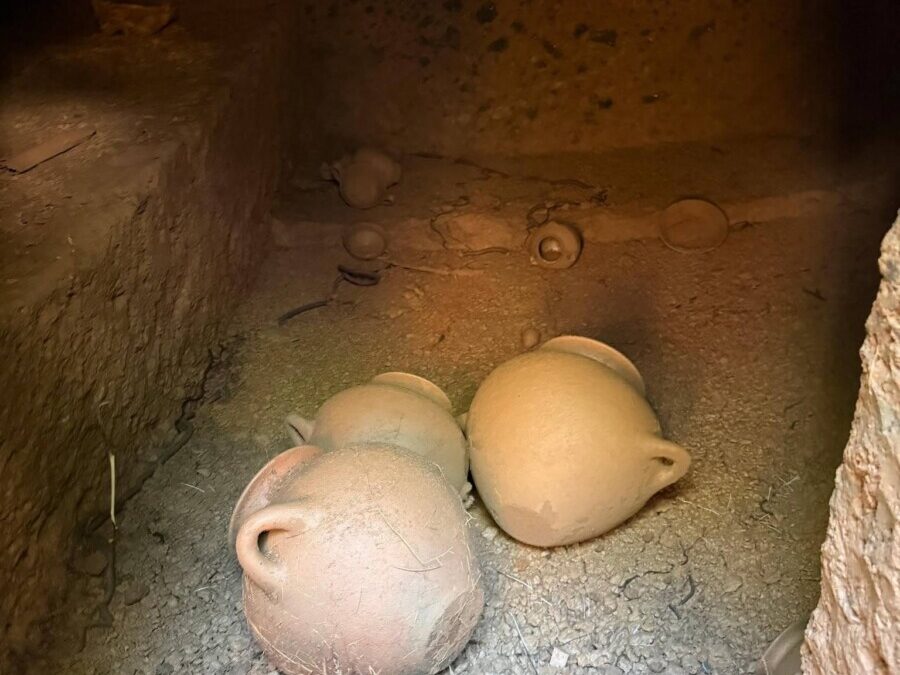 Camera sepolcrale etrusca scoperta intatta a Barbarano