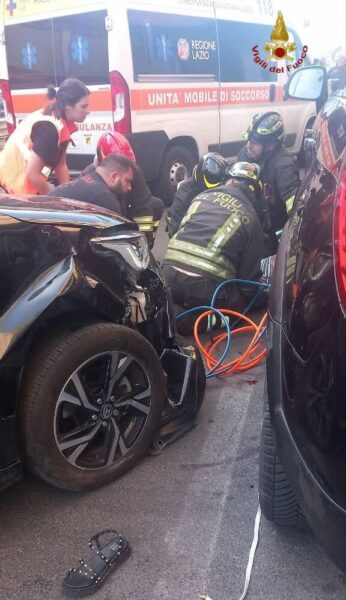 vvf vigili fuoco pompieri auto sosta soccorso ambulanza 2