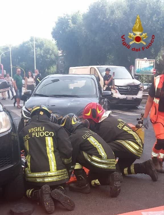 vvf vigili fuoco pompieri auto sosta soccorso ambulanza 2