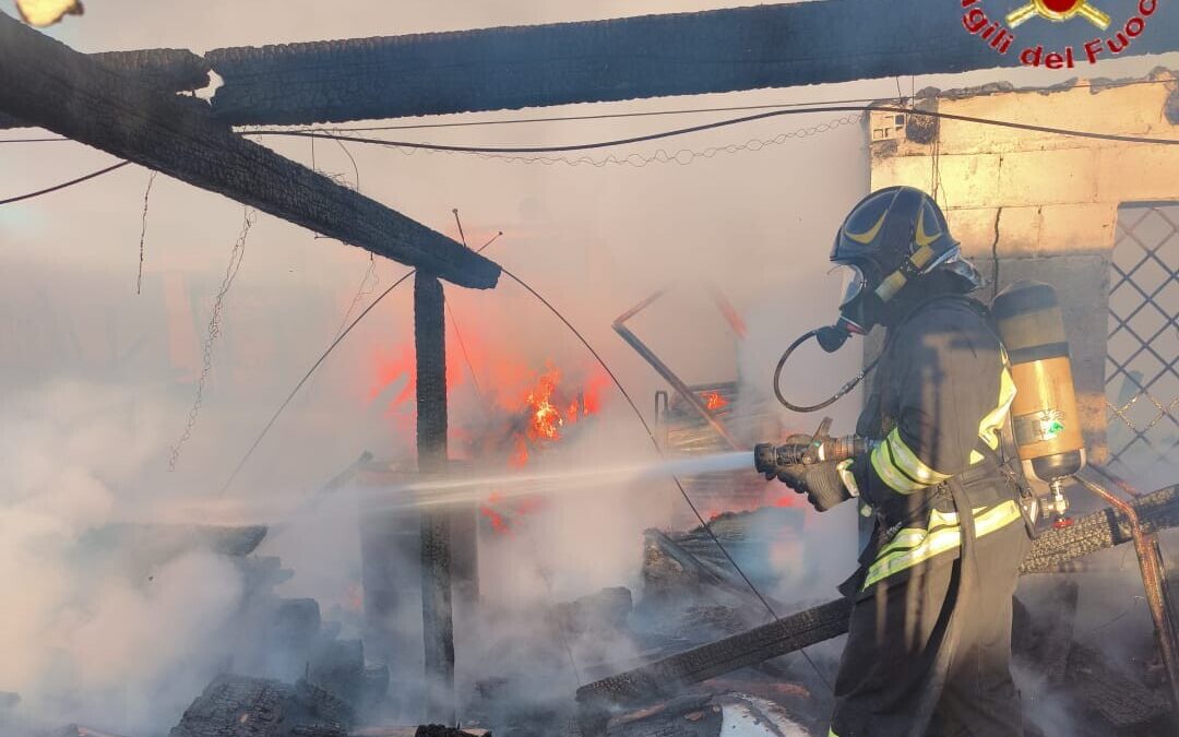 Maxi incendi di sterpaglie a Cerveteri e Fregene