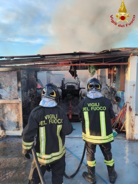 vvf vigili fuoco pompieri spegnimento incendio 3