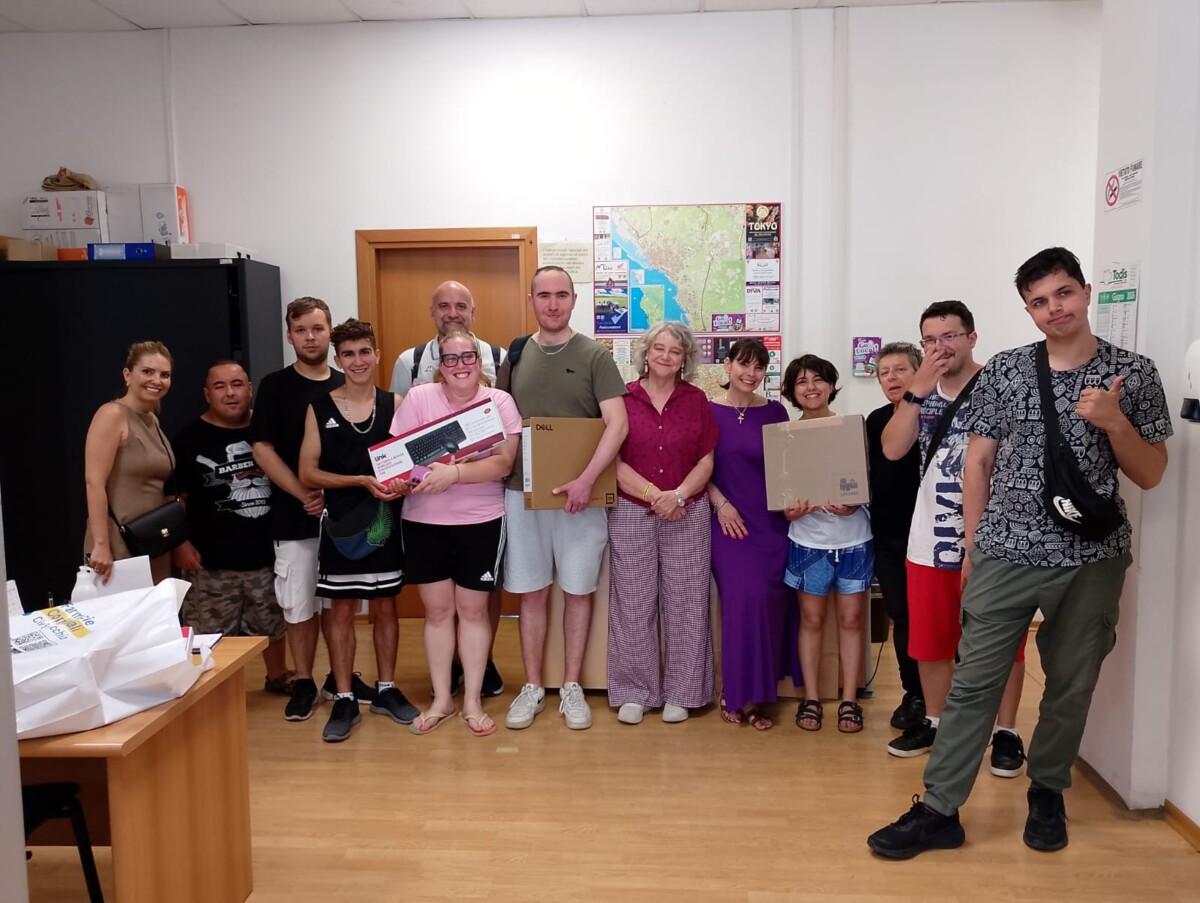 Consegnati i nuovi tablet ai giovani degli appartamenti per l’autonomia di Borgata Aurelia Consegnati i nuovi tablet ai giovani degli appartamenti per l'autonomia di Borgata Aurelia