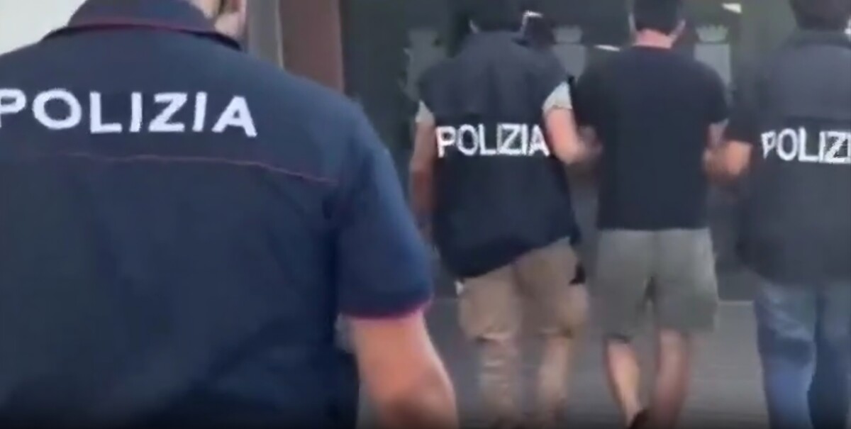 arresto gemelli polizia fiumicino arresto gemelli polizia fiumicino