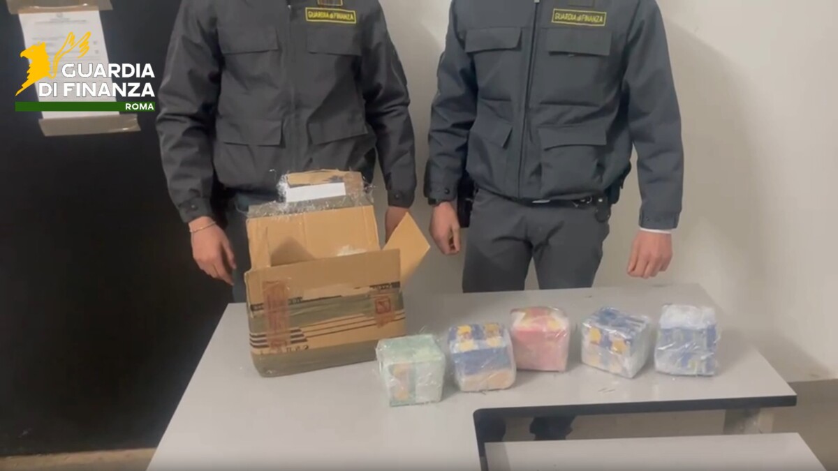 finanza droga pacco