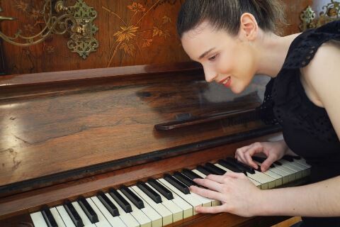 Musica in collina, Frida Bollani Magoni apre il Tolfa Jazz Festival