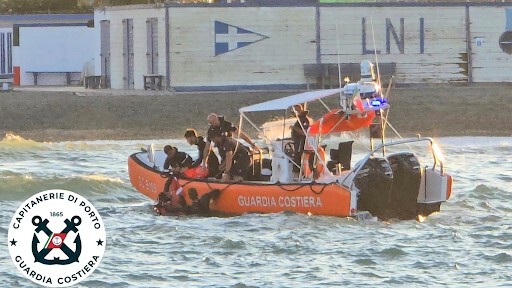 Sub in difficoltà al Canale dei Pescatori di Ostia, salvati dalla Guardia Costiera