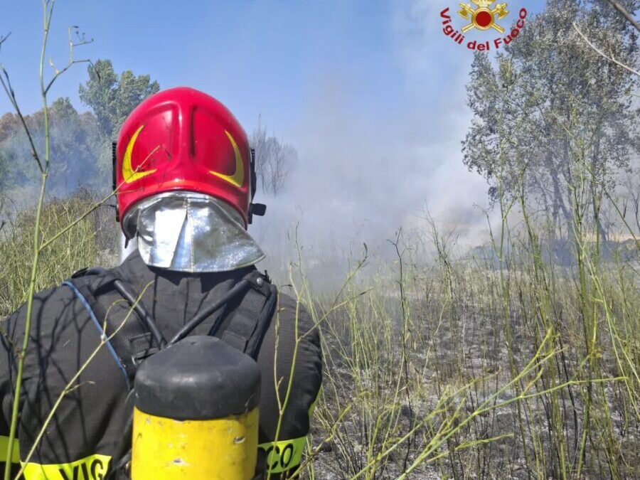 Fl1, incendio in zona Fiera di Roma: circolazione interrotta e pompieri al lavoro