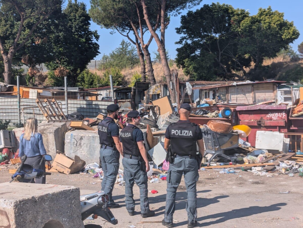 polizia campo nomadi