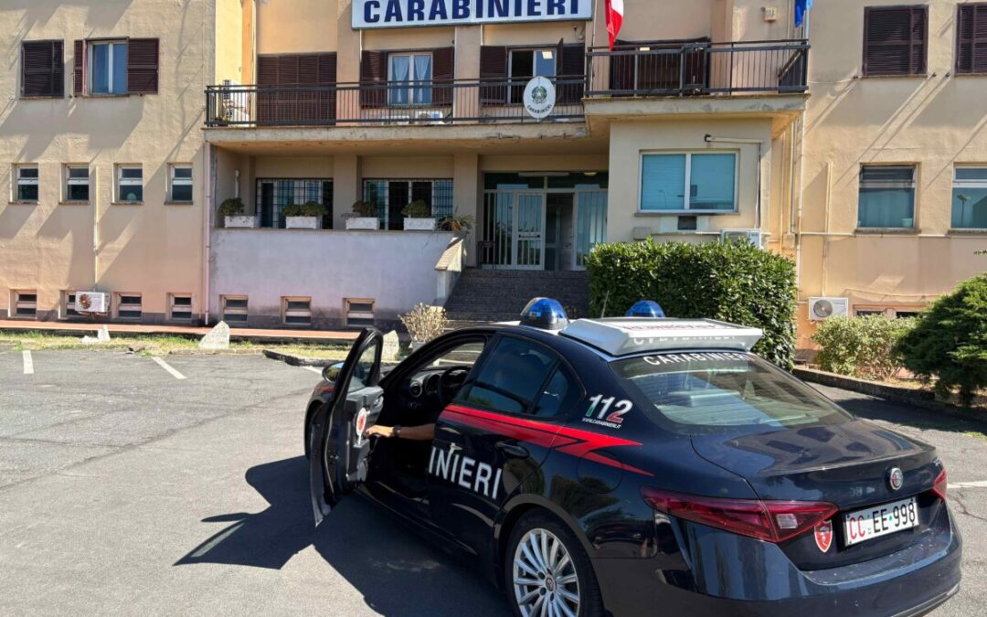 Raggirano una 55enne di Bracciano, denunciati in cinque dai Carabinieri