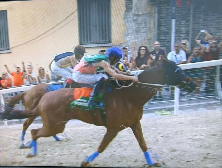 Tolfa, Ceommo Ramon vince ancora e consegna a Canale Monterano il  XVII Drappo dei Comuni