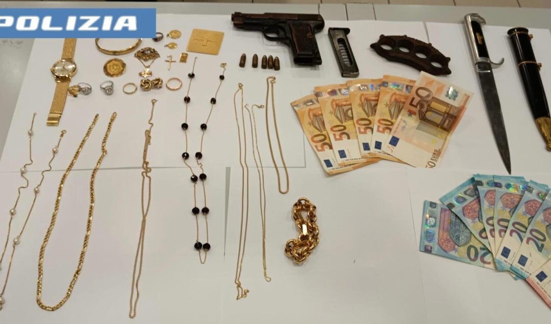 Estorce preziosi con violenza a un’anziana di Novara e scappa: pregiudicato 43enne fermato a Termini con refurtiva e armi