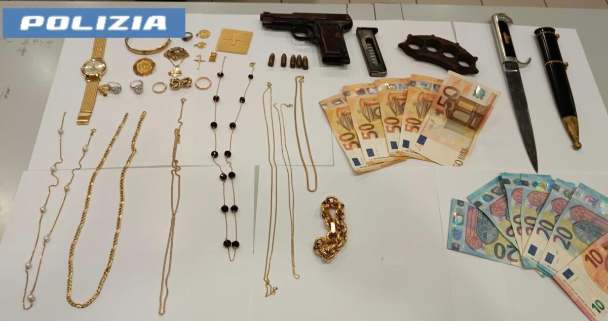 Estorce preziosi con violenza a un’anziana di Novara e scappa pregiudicato 43enne fermato a Termini con refurtiva e armi Estorce preziosi con violenza a un'anziana di Novara e scappa pregiudicato 43enne fermato a Termini con refurtiva e armi