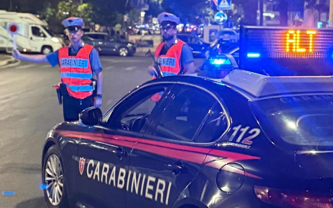 Forzano il blocco dei Carabinieri e scappano sulla Togliatti: il tunisino alla guida è senza patente