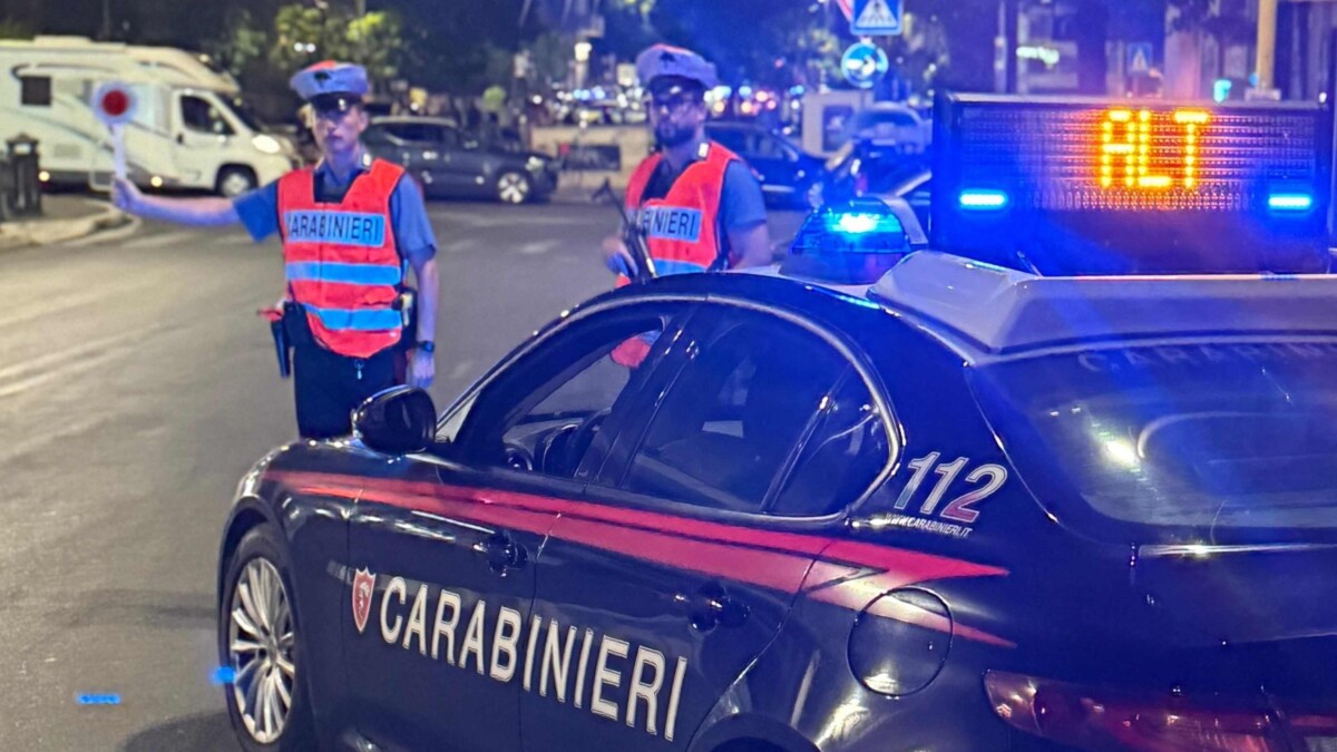 alt Carabinieri tra i vari quartieri (5) alt Carabinieri tra i vari quartieri (5)