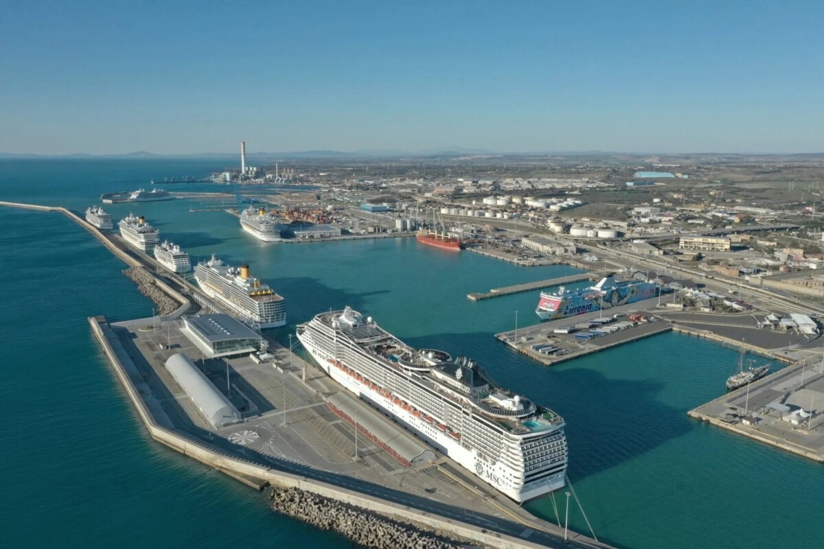 navi porto civitavecchia alto crociera navi porto civitavecchia alto crociera